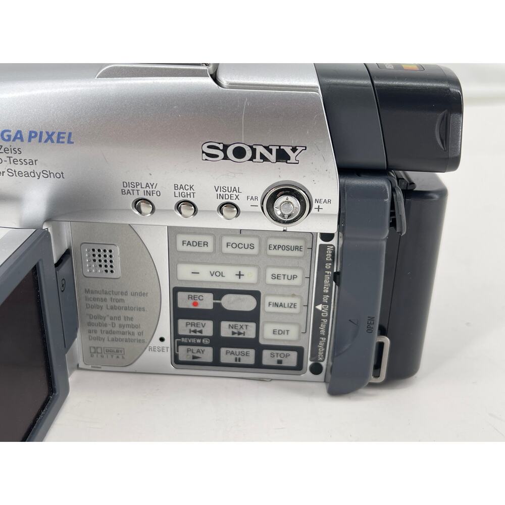 Sony Handycam DCR-DVD201E Camcorder NightShot DVD RW Video Camera - Picture 7 of 10
